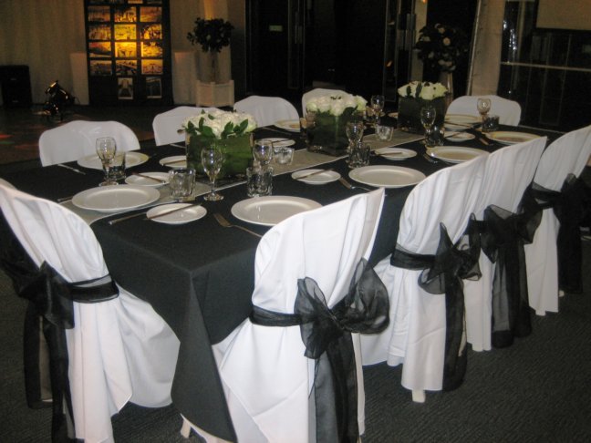 black and white wedding table decorations